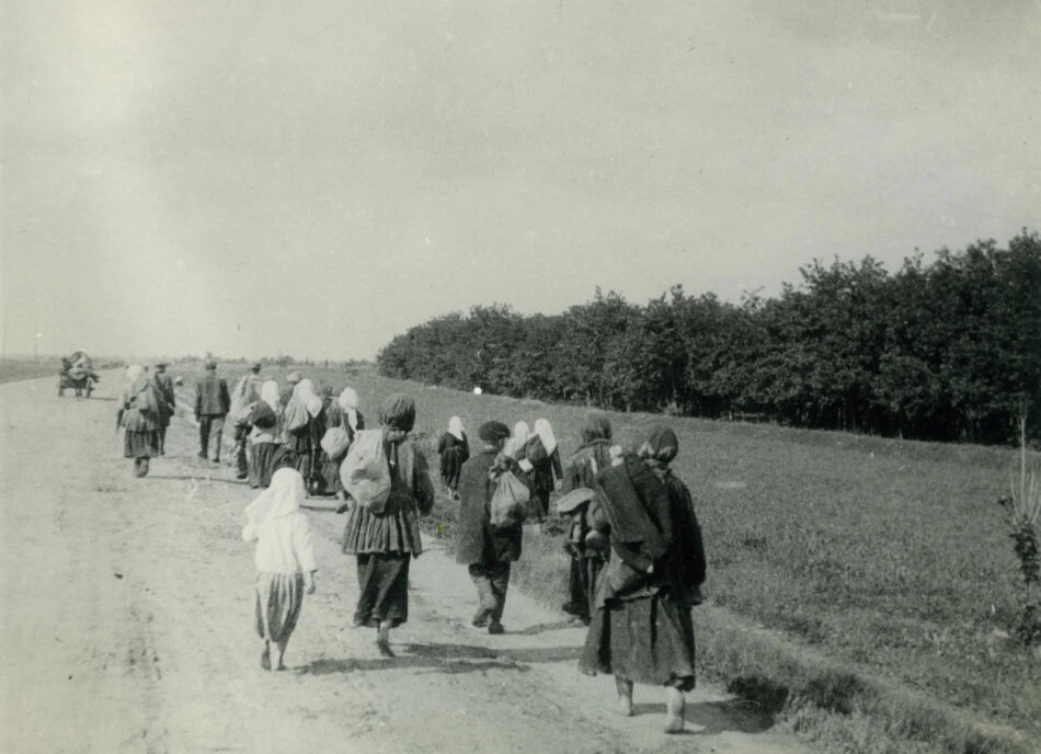 Holodomor Great Famine Ukraine hungry peasants 1932-1933 Alexander Wienerberger photographer